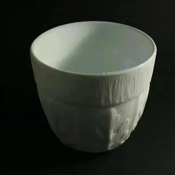 🔴🌺🌸VINTAGE RARE FTD WHITE MILK GLASS 1975 OAK LEAF COLLECTIBLE DECOR VASE - Picture 1 of 4